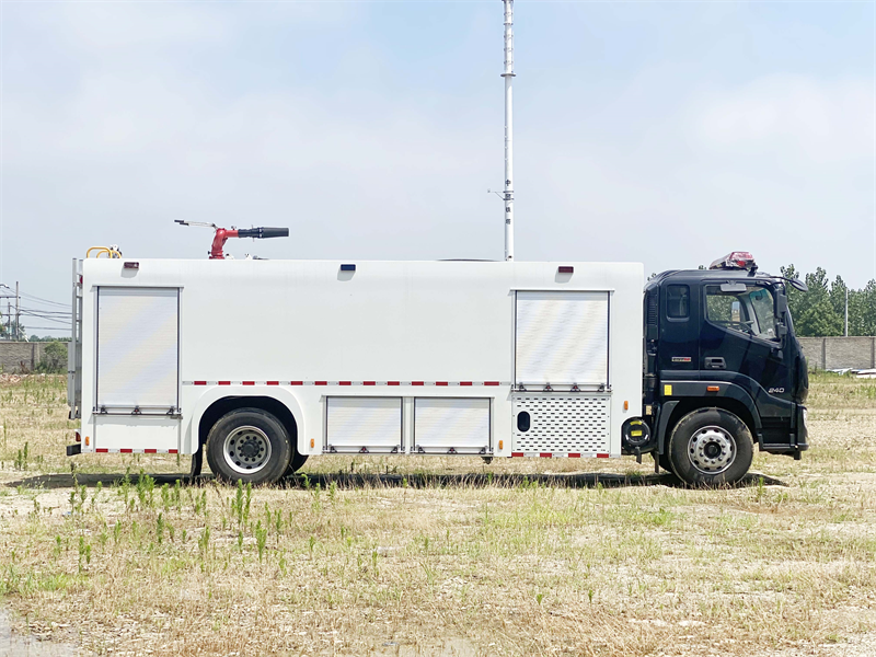 重型水罐車(chē)消防車(chē)：打造安全無(wú)憂(yōu)的消防英雄
