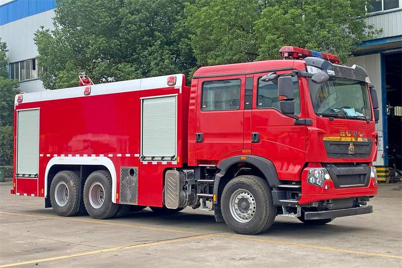 灑水汽車消防車——打造城市消防安全利器
